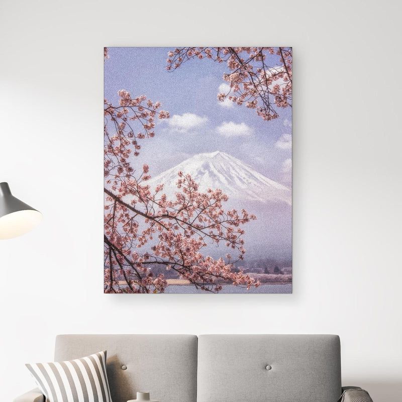 Wandbild - Großer Berg hinter Kirchblüten - Japan in gemütlichem Wohnzimmer neben grauer Retro-Lampe Zoom