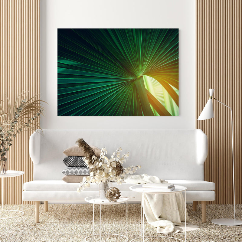 Wandbild - Grüne Blatt Textur in extravagant gestaltetem Raum mit minimalistischer Couch-quadratisch