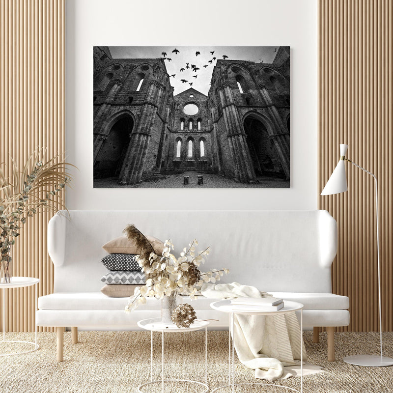 Wandbild - Historisches Kloster - San Galgano in extravagant gestaltetem Raum mit minimalistischer Couch-quadratisch