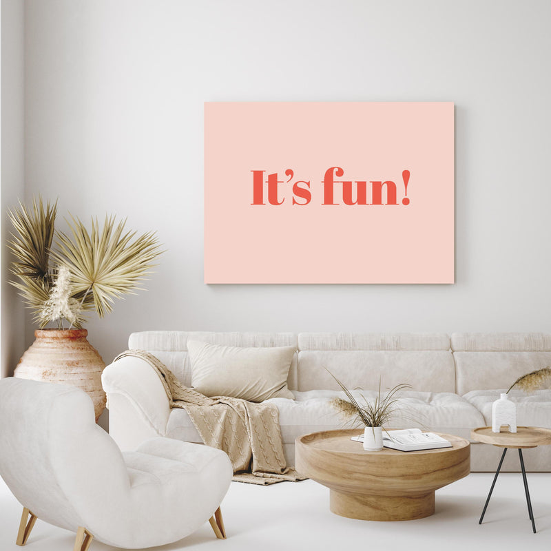 Wandbild - It's Fun! in exotisch eingerichtetem Wohnzimmer über gemütlicher Couch