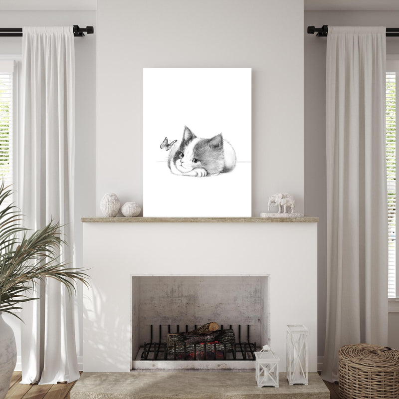 Wandbild - Kindermotiv einer Katze - Schwarz-weiß über edlem Kamin mit authentischem Altholz