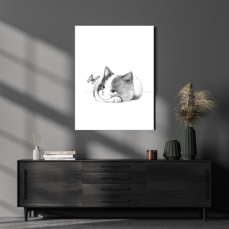 Wandbild - Kindermotiv einer Katze - Schwarz-weiß über luxuriöser Holzkommode und dunkelgrünen Vasen