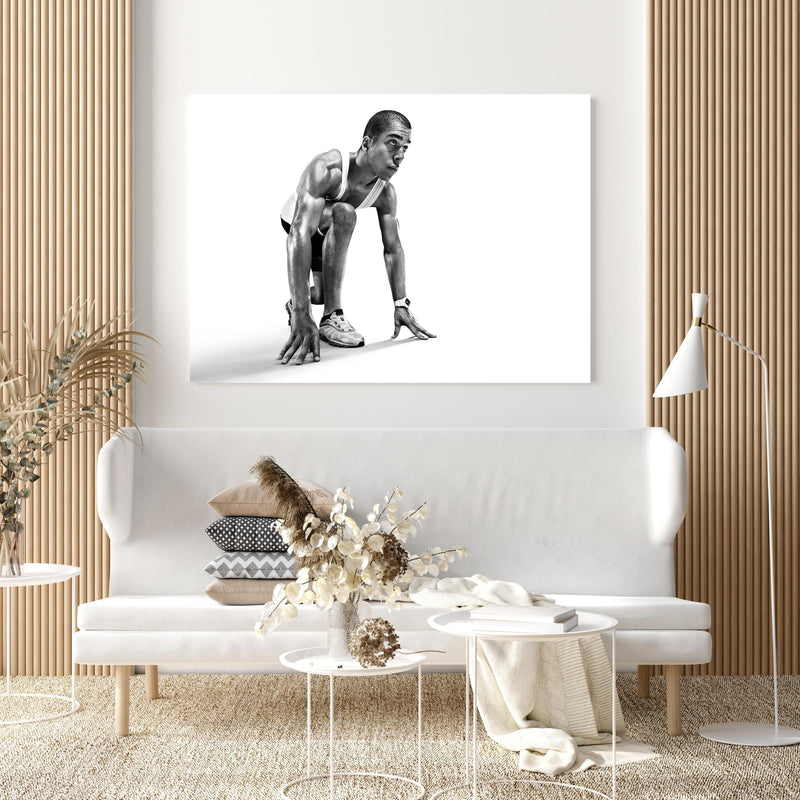 Wandbild - Läufer bereitet sich vor in extravagant gestaltetem Raum mit minimalistischer Couch-quadratisch