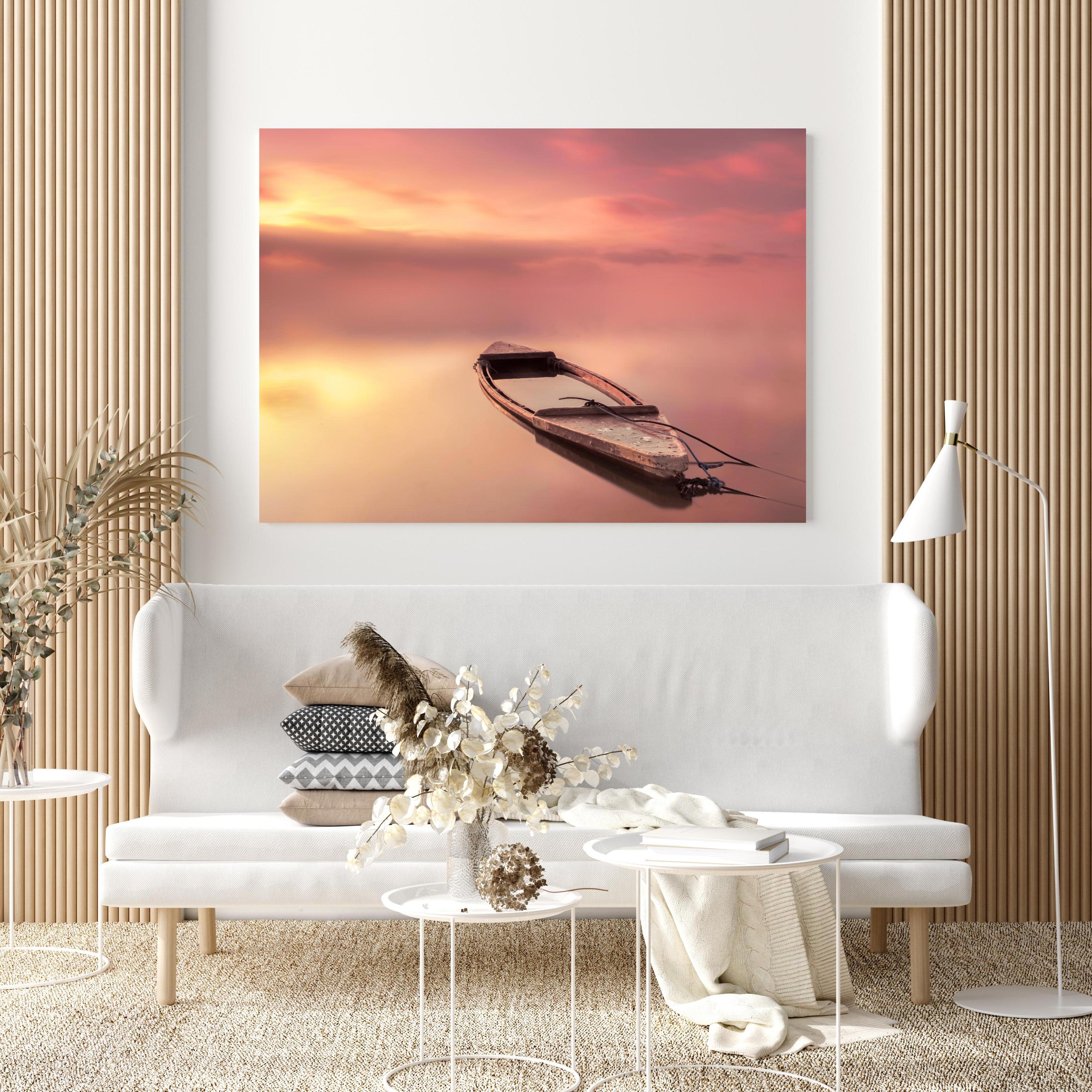 Wandbild - Leeres Boot -Traumwelt in extravagant gestaltetem Raum mit minimalistischer Couch-quadratisch