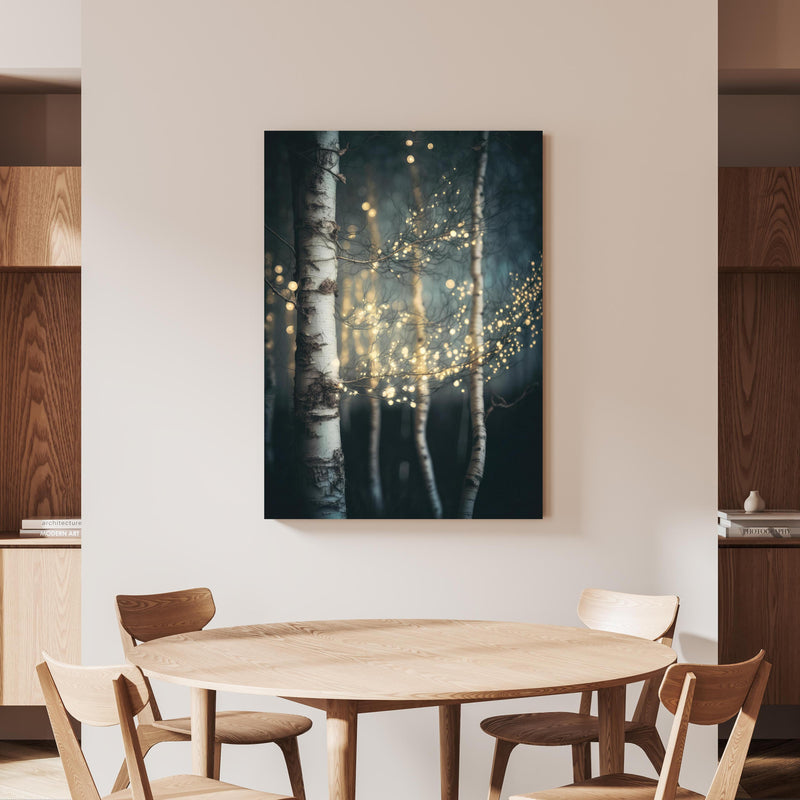 Wandbild - Magischer Wald an beiger Wand hinter handgeschnitztem Holztisch 
