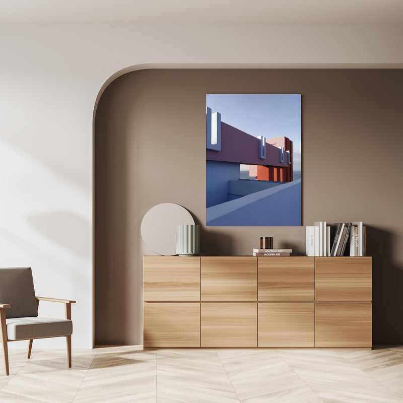 Wandbild - Moderne Architektur  über doppelter Holzkommode mit Vase und Büchersammlung