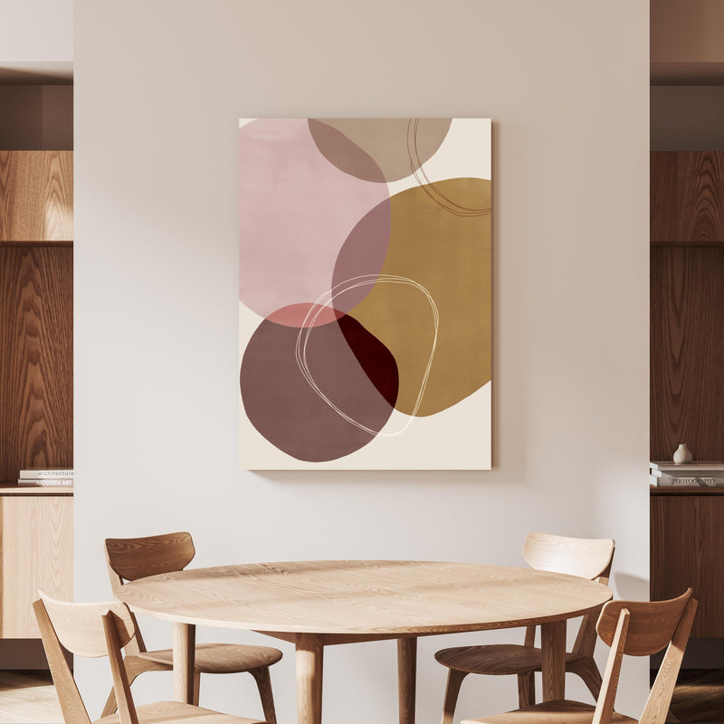 Wandbild - Modernes Design - Kreise an beiger Wand hinter handgeschnitztem Holztisch 