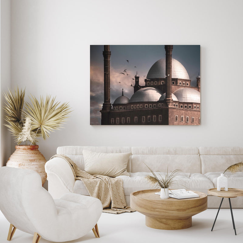 Wandbild - Moschee in exotisch eingerichtetem Wohnzimmer über gemütlicher Couch