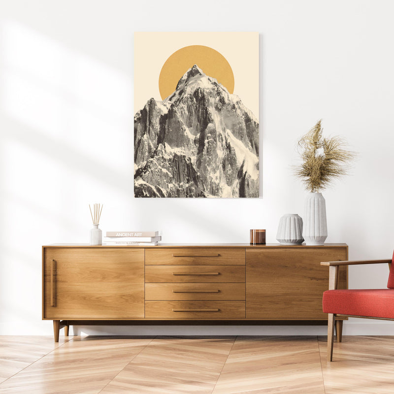 Wandbild - Mountainscape an cremefarbener Wand über klassischer Holzkommode