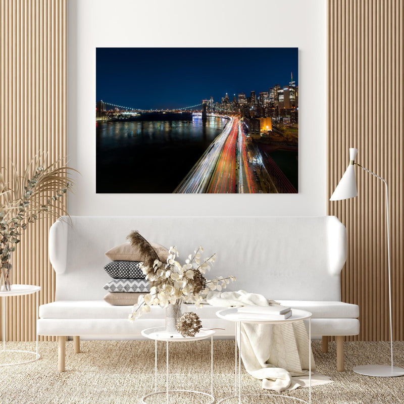 Wandbild - New York Light Night in extravagant gestaltetem Raum mit minimalistischer Couch-quadratisch