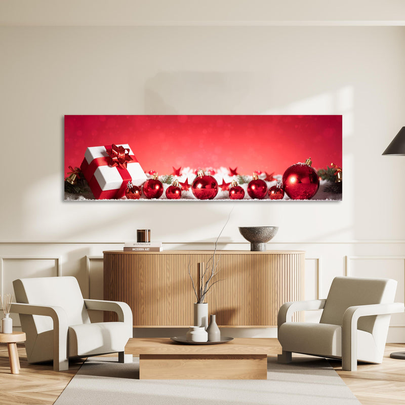 Wandbild - Panoramabild von Weihnachtsdekoration an heller Wand über stilvoller Holzkommode im Wohnzimmer