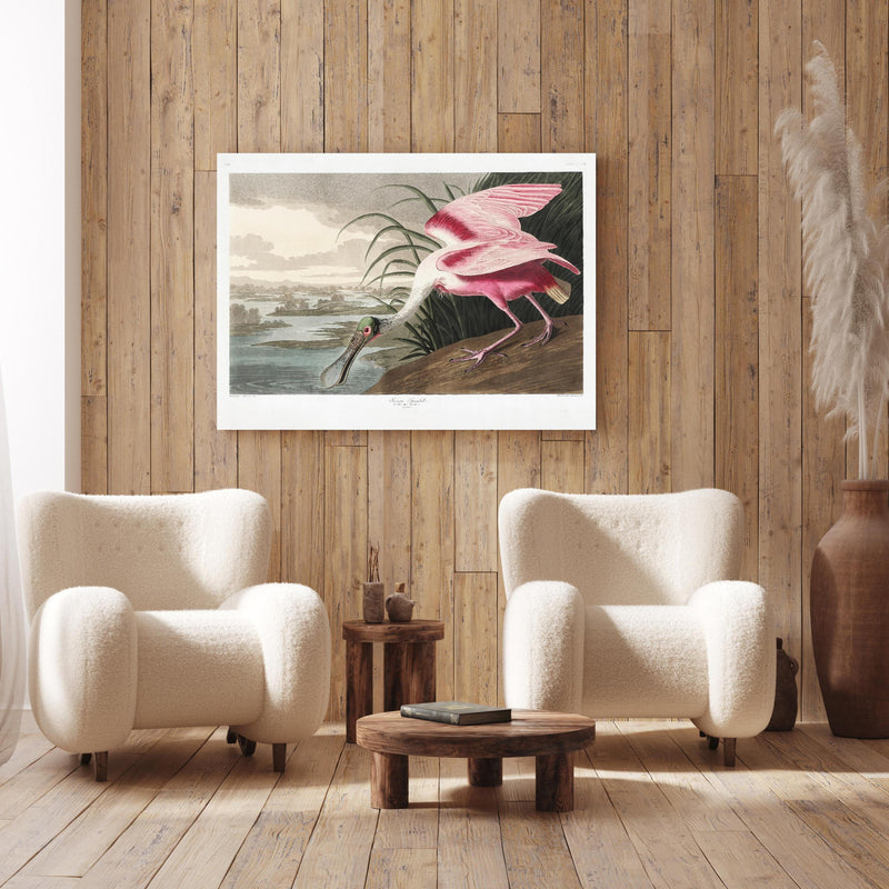 Wandbild - Rosalöffler an Holzwand hinter sanften Sesseln mit Plüschbezug