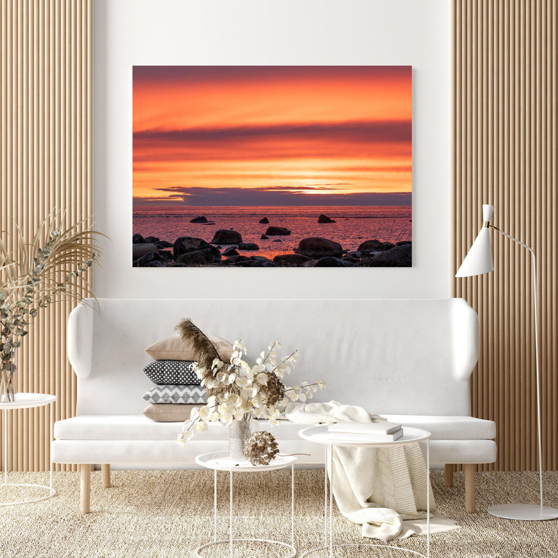 Wandbild - Schöner Sonnenuntergang am Meer in extravagant gestaltetem Raum mit minimalistischer Couch-quadratisch