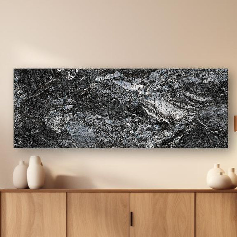 Wandbild - Schwarzer Marmor - Natur in dezentem Wohnzimmer mit geölter Holzkommode Zoom