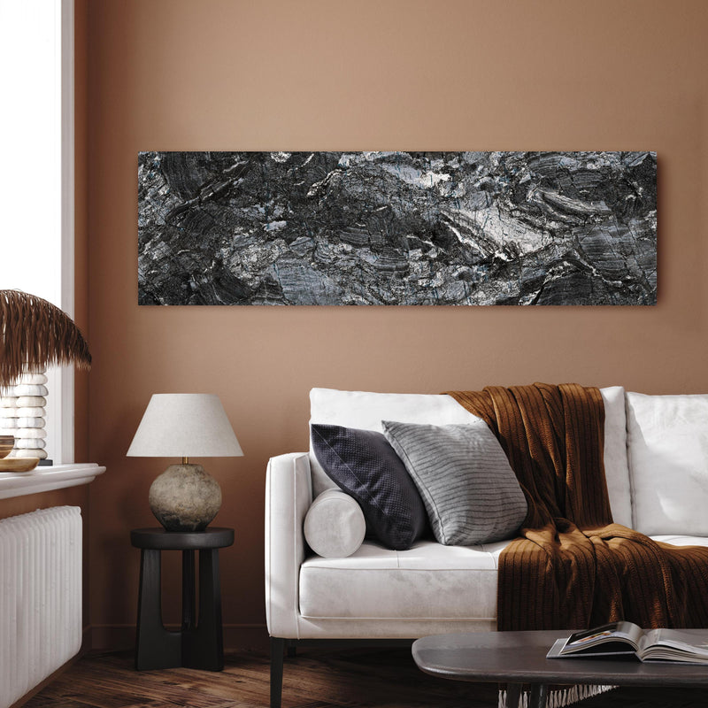 Wandbild - Schwarzer Marmor - Natur in dekorativem Wohnzimmer über einladendem Sofa