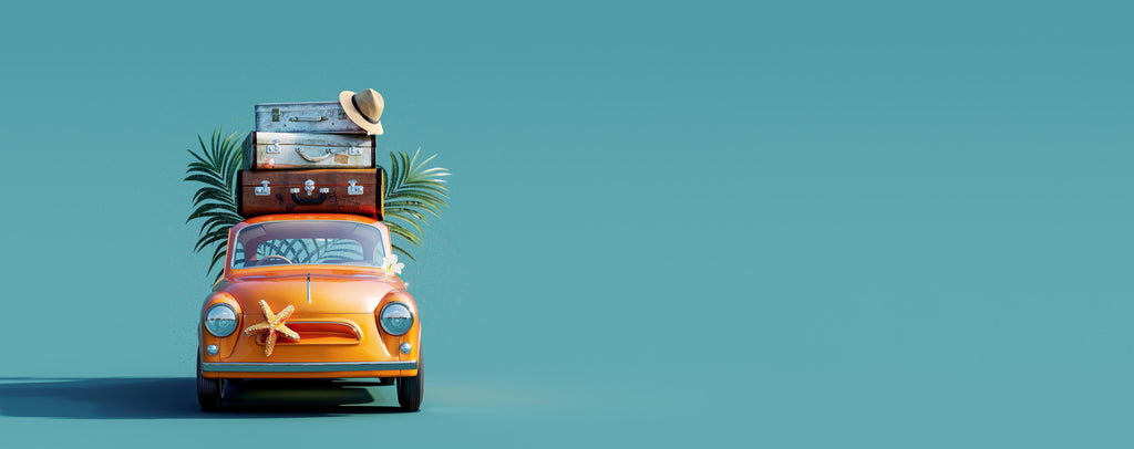 Wandbild-Spielzeugauto mit Reisegepäck - blauer Hintergrund