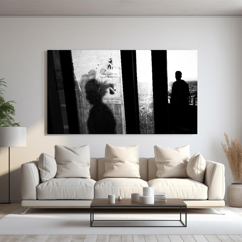 Wandbild - Städtisches Bild mit Silhouetten hinter sanfter Couch mit cremefarbenen großen Kissen