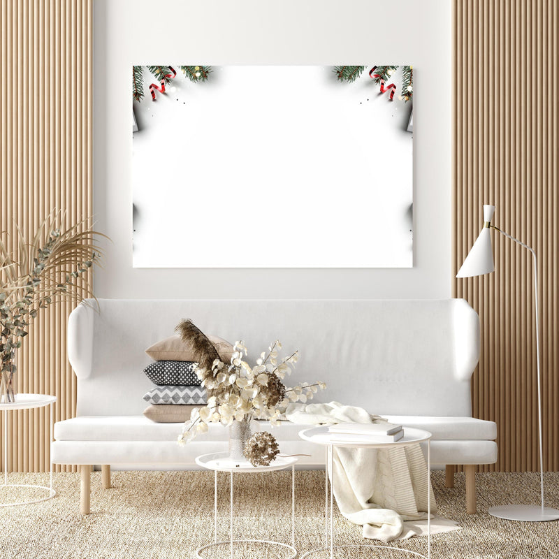 Wandbild - Tannenzweige als Rahmen in extravagant gestaltetem Raum mit minimalistischer Couch-quadratisch