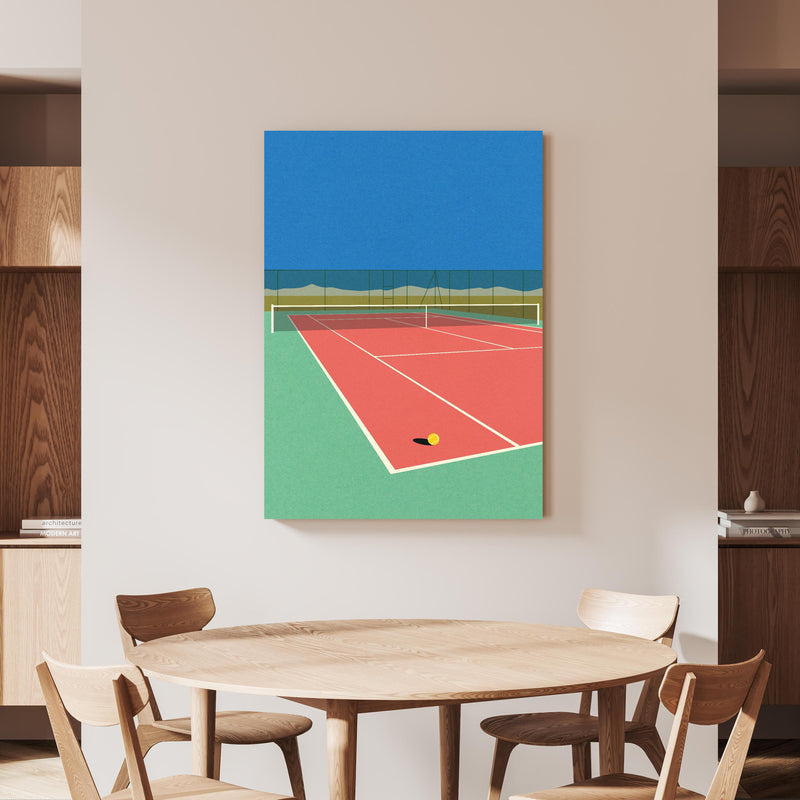 Wandbild - Tennisfeld in der Wüste an beiger Wand hinter handgeschnitztem Holztisch 