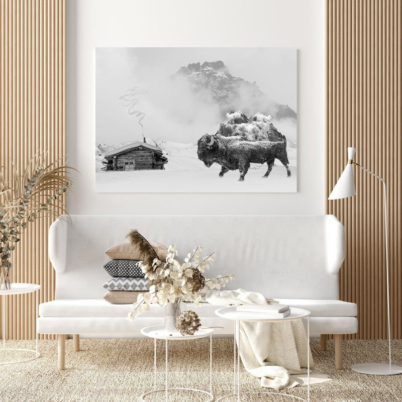 Wandbild - Verschneite Bergregion - Bison in extravagant gestaltetem Raum mit minimalistischer Couch-quadratisch