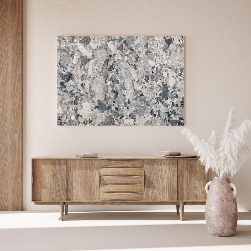 Wandbild - Vintage Granit-Textur über Holzkommode hinter dekorativer Zimmerpflanze