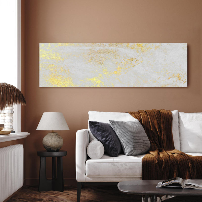 Wandbild - Vintage Zement - Gold  in dekorativem Wohnzimmer über einladendem Sofa
