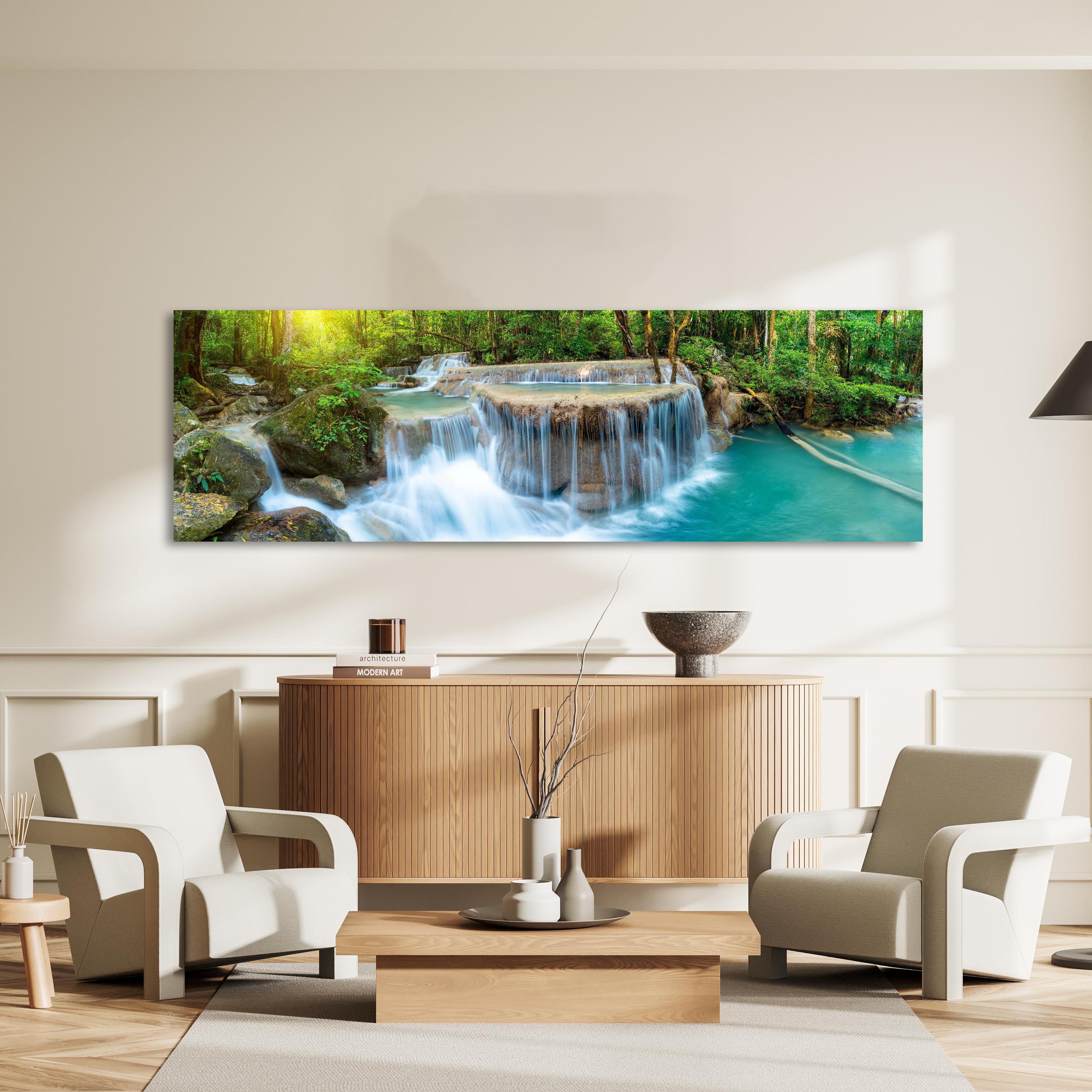 Wandbild - Wasserfall im Wald von Thailand an heller Wand über stilvoller Holzkommode im Wohnzimmer