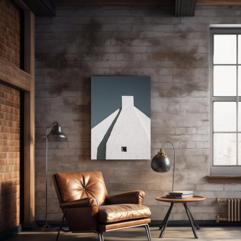 Wandbild - Weißes Dach - Architektur über geschmackvollem Sessel an rustikaler Ziegelwand