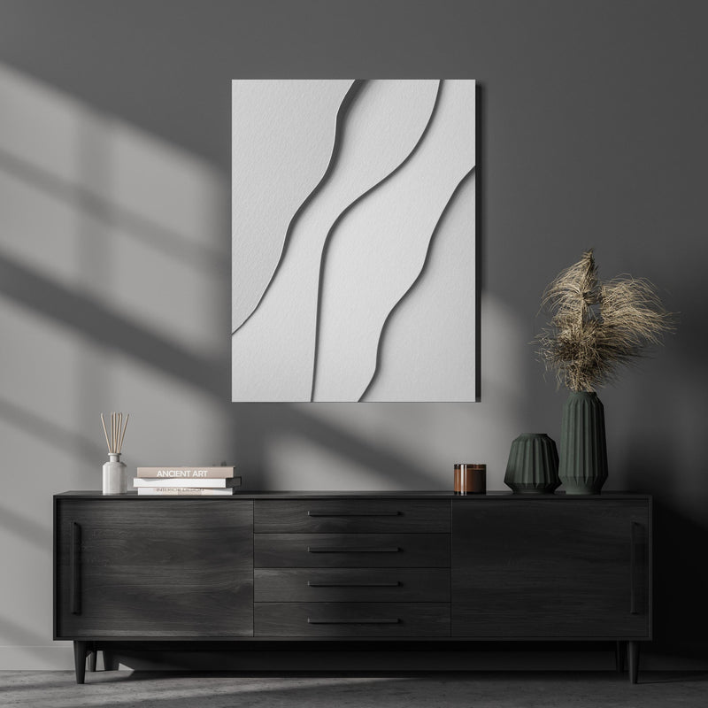 Wandbild - Weißes Wellenmuster über luxuriöser Holzkommode und dunkelgrünen Vasen