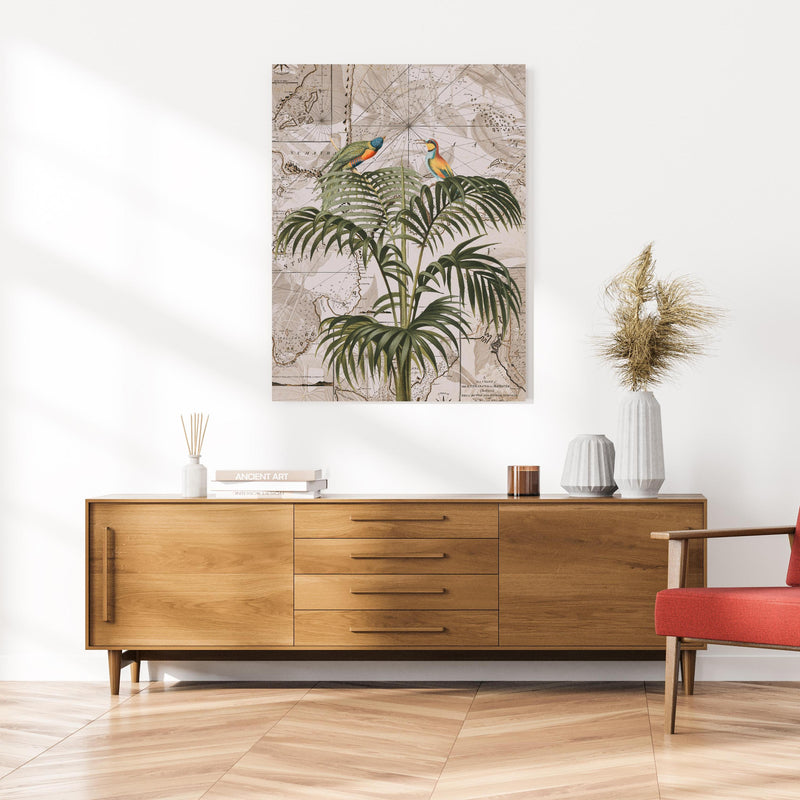 Wandbild - Weltkarte - Tropische Pflanze an cremefarbener Wand über klassischer Holzkommode
