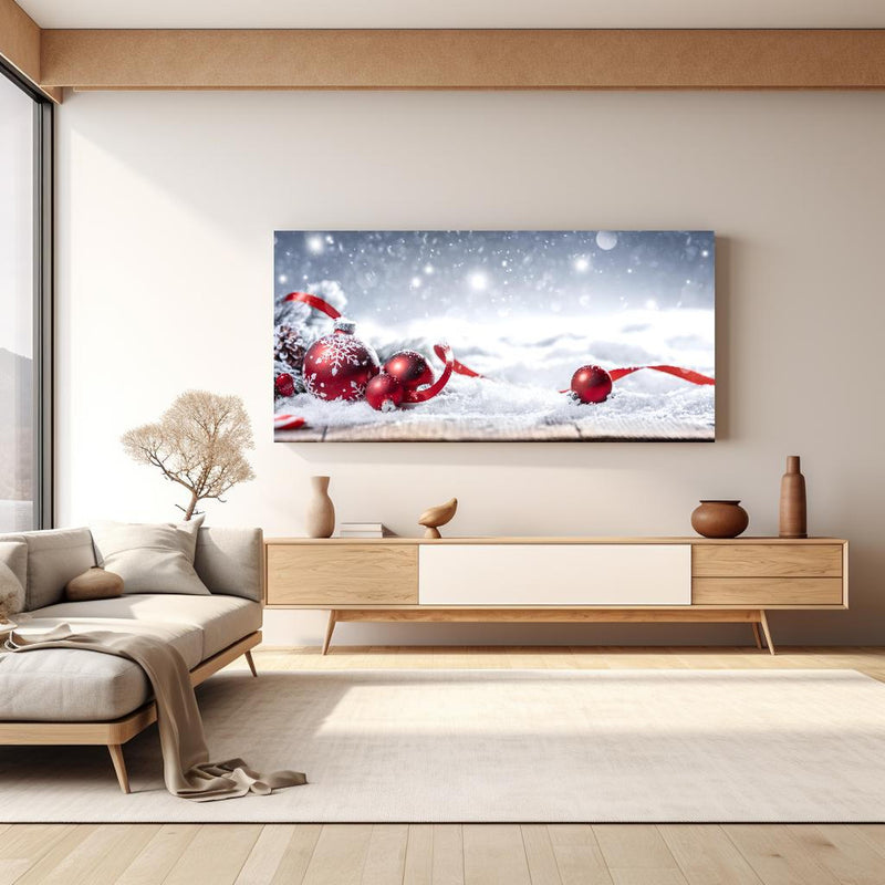 Wandbild - Winterliche Weihnachtsdekoration in hellem Wohnzimmer über extravaganter Kommode