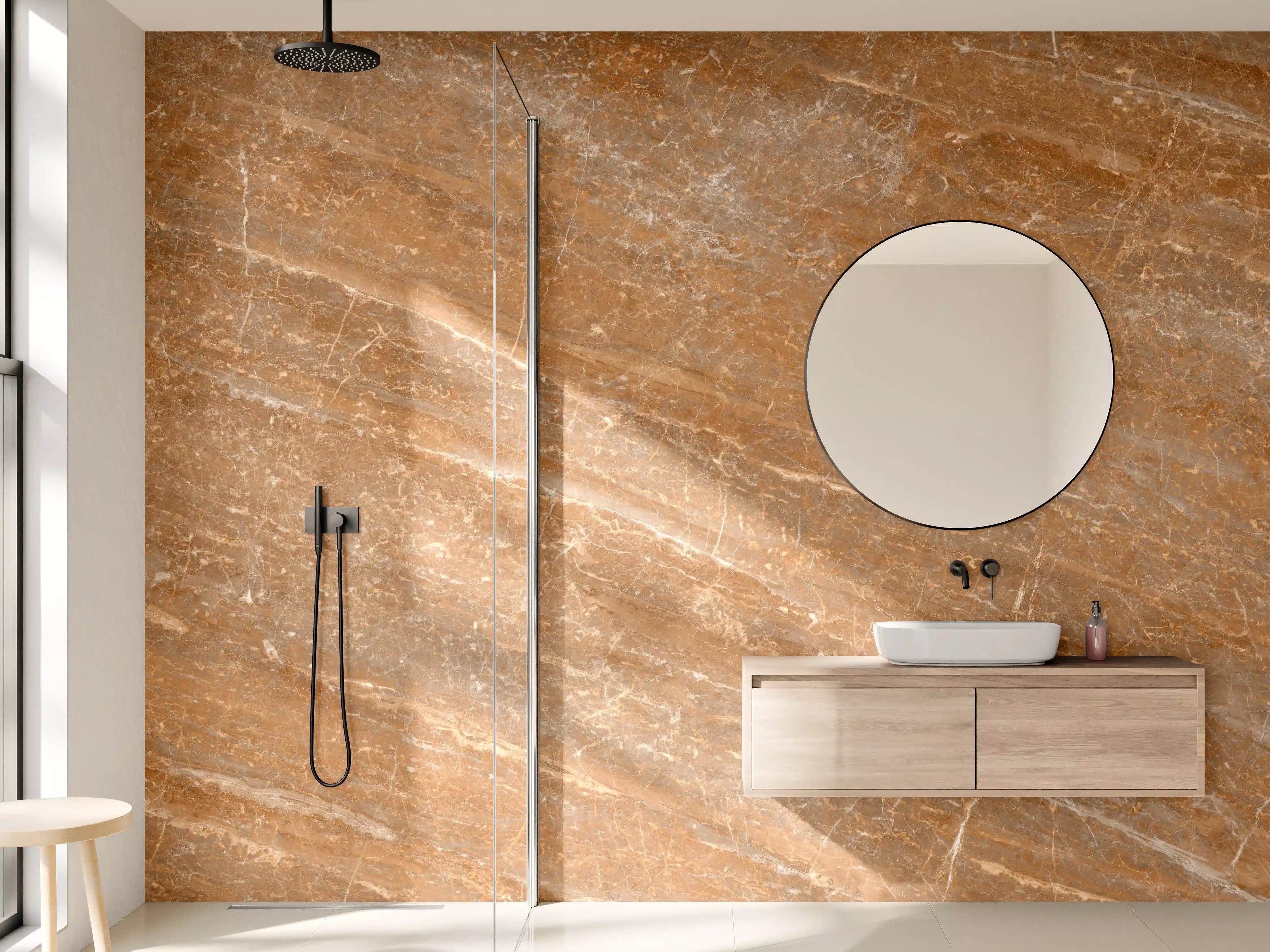 Wandverkleidung Bad - Beige Marmor Textur in Nahaufnahme
