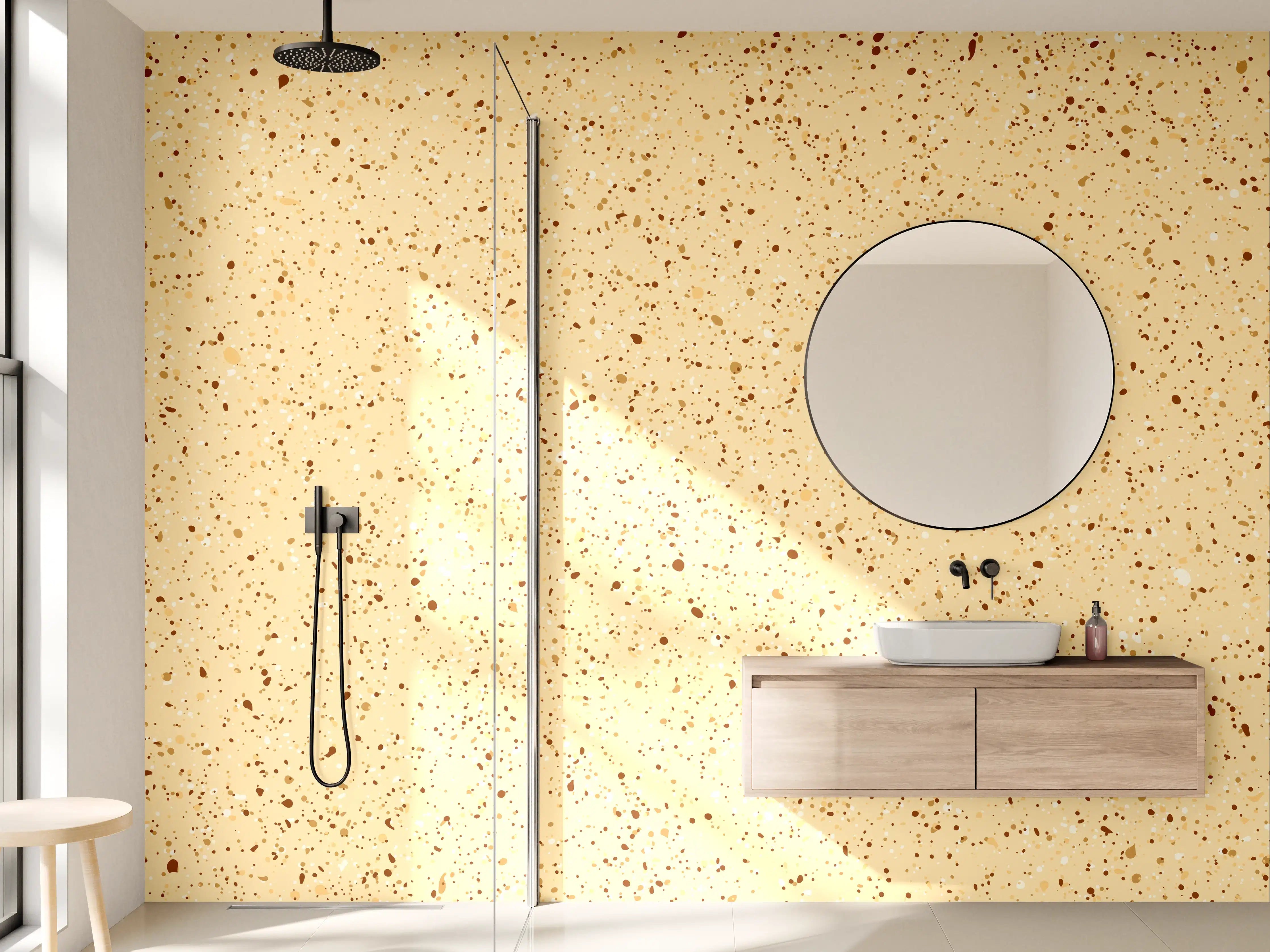Wandverkleidung Bad - Beige gekalkte Wand mit dunklen Flecken