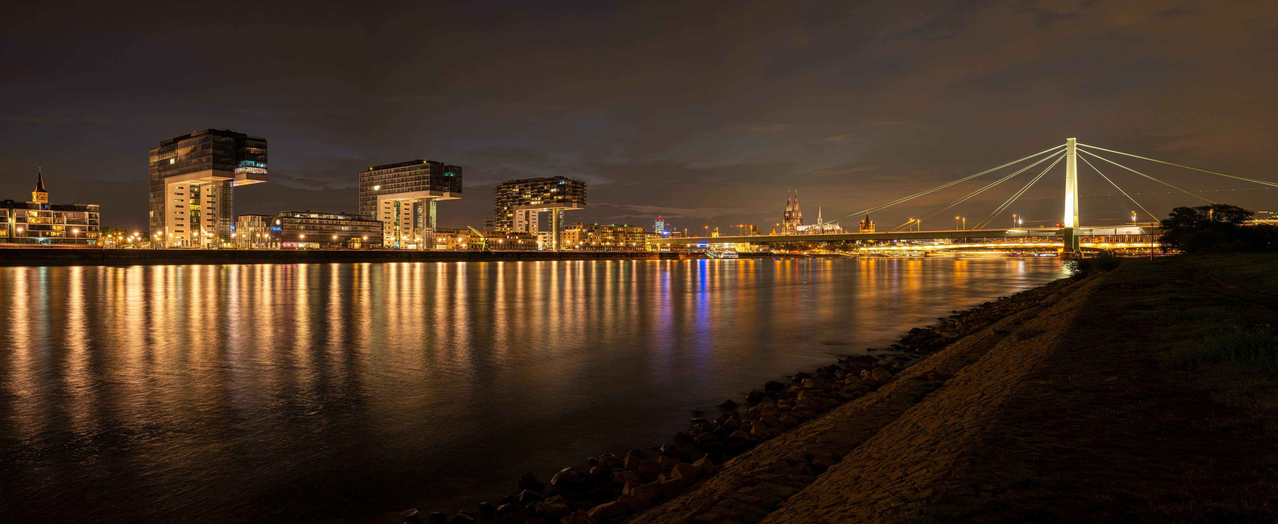 Wandverkleidung Bad-Beleuchtete Stadt bei Nacht