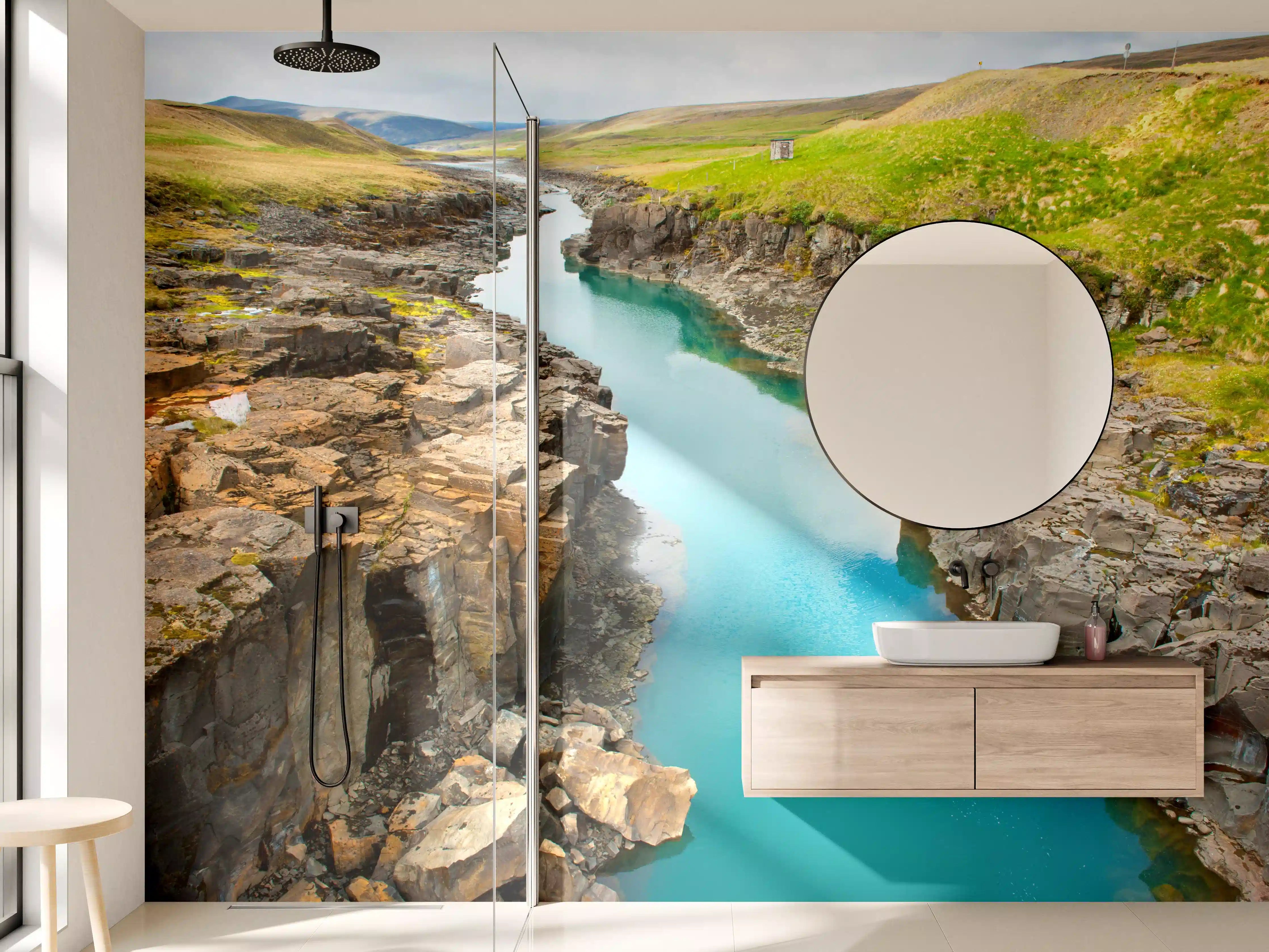 Wandverkleidung Bad - Berglandschaft mit klarer Flussfront