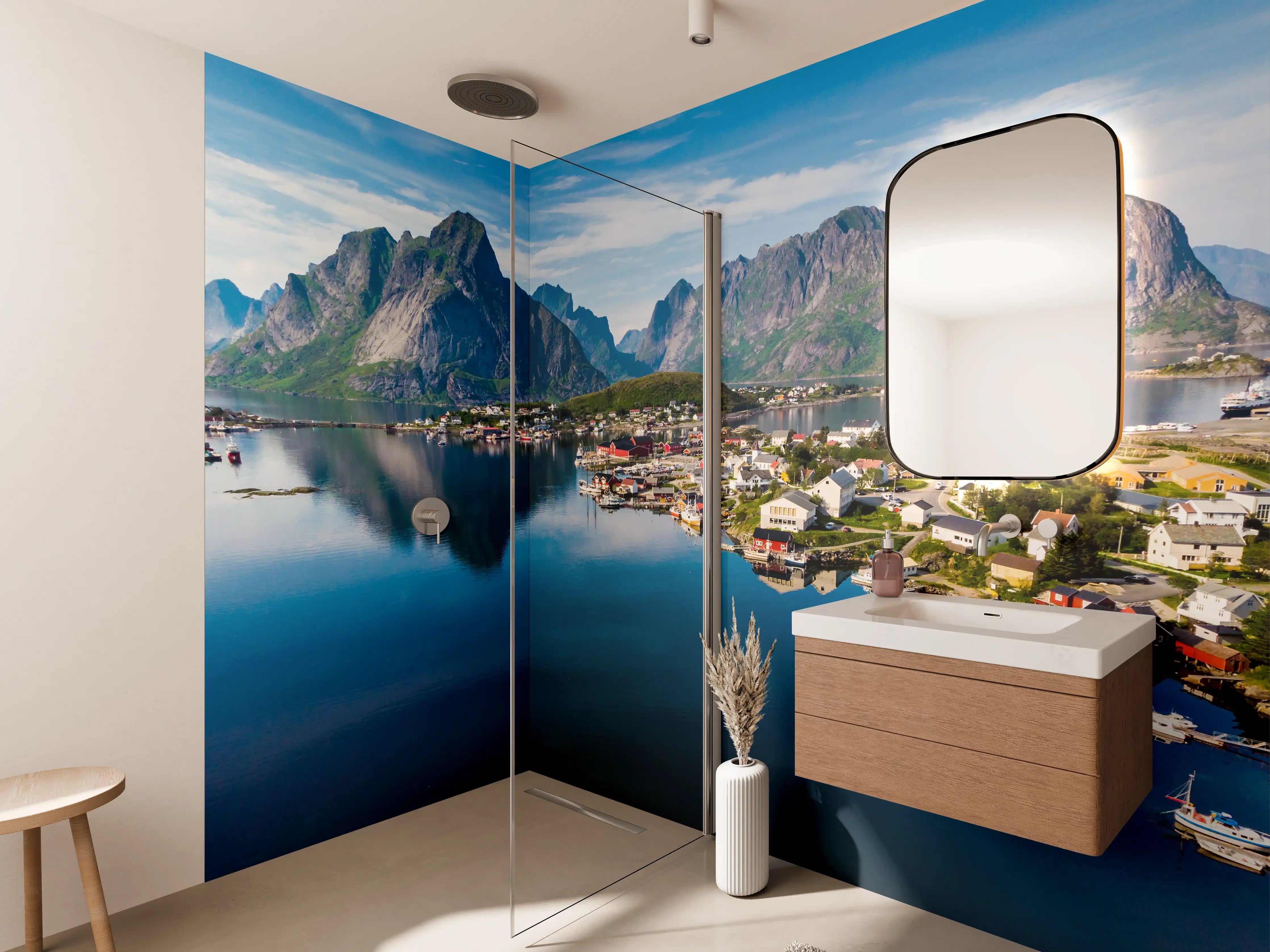 Wandverkleidung Bad - Bergpanorama am Fjord mit reflektierendem Wasser