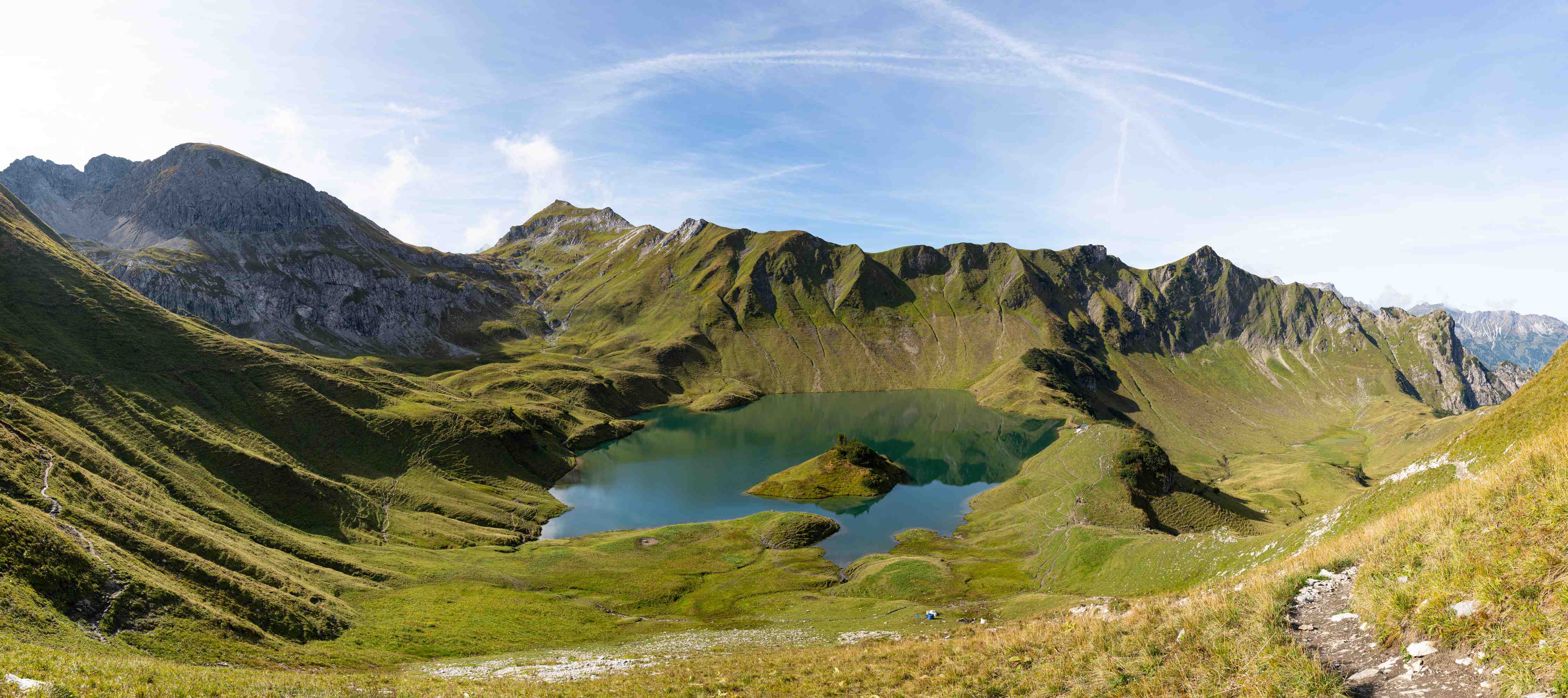 Wandverkleidung Bad-Bergsee in malerischer Berglandschaft