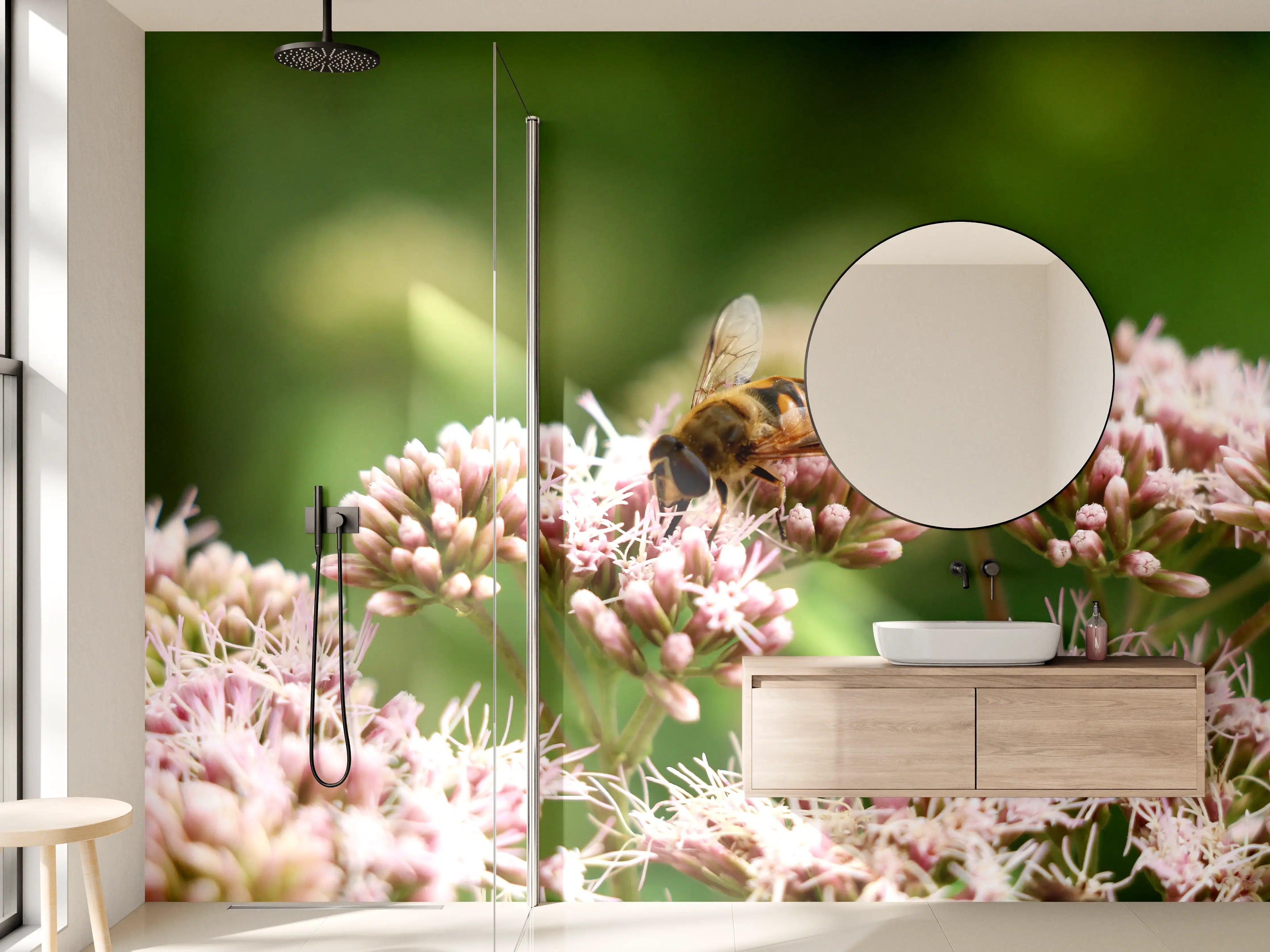 Wandverkleidung Bad - Biene auf Rosa Blüten Makro