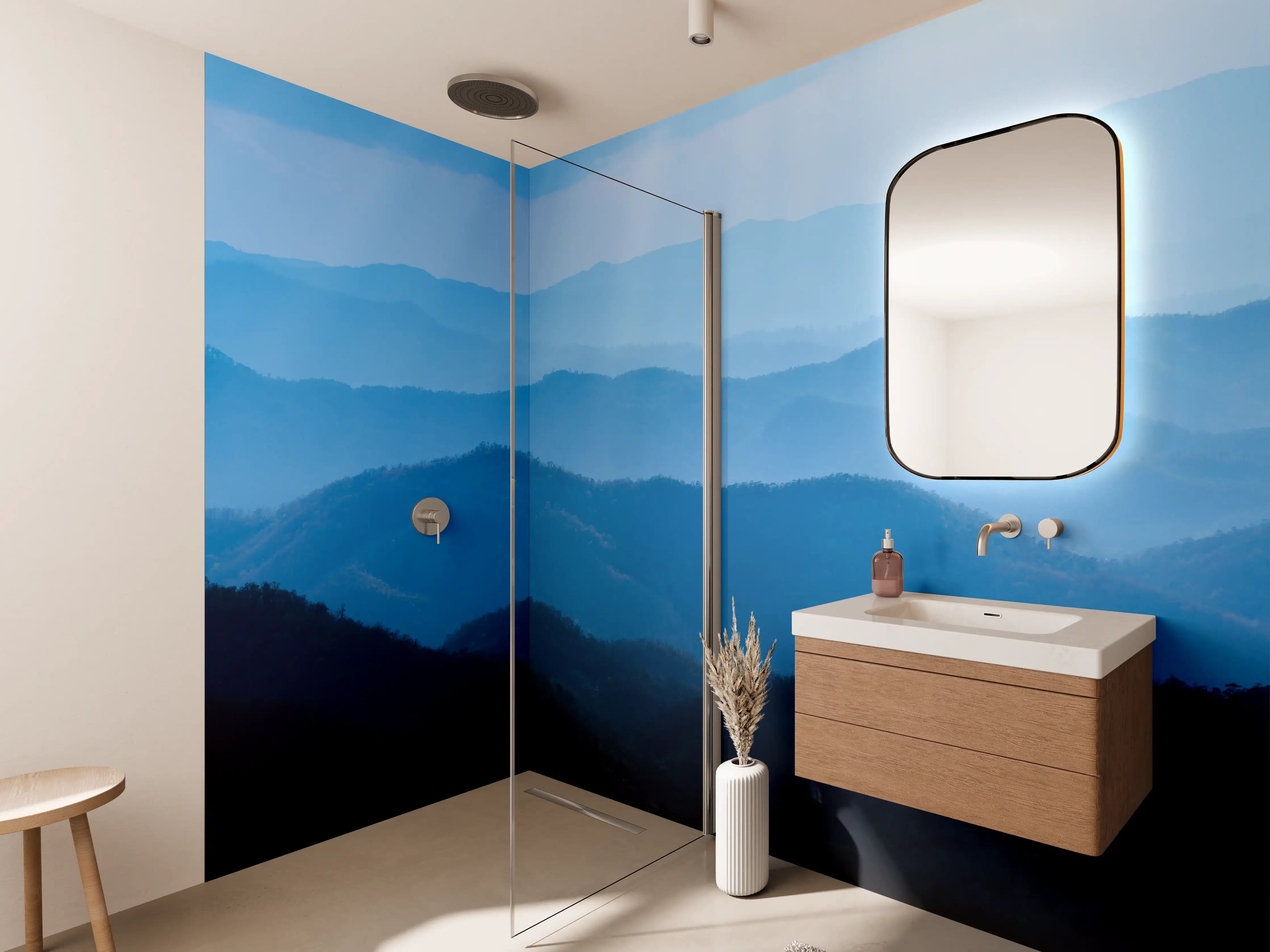 Wandverkleidung Bad - Blaue Bergkette bei Sonnenstrahlen
