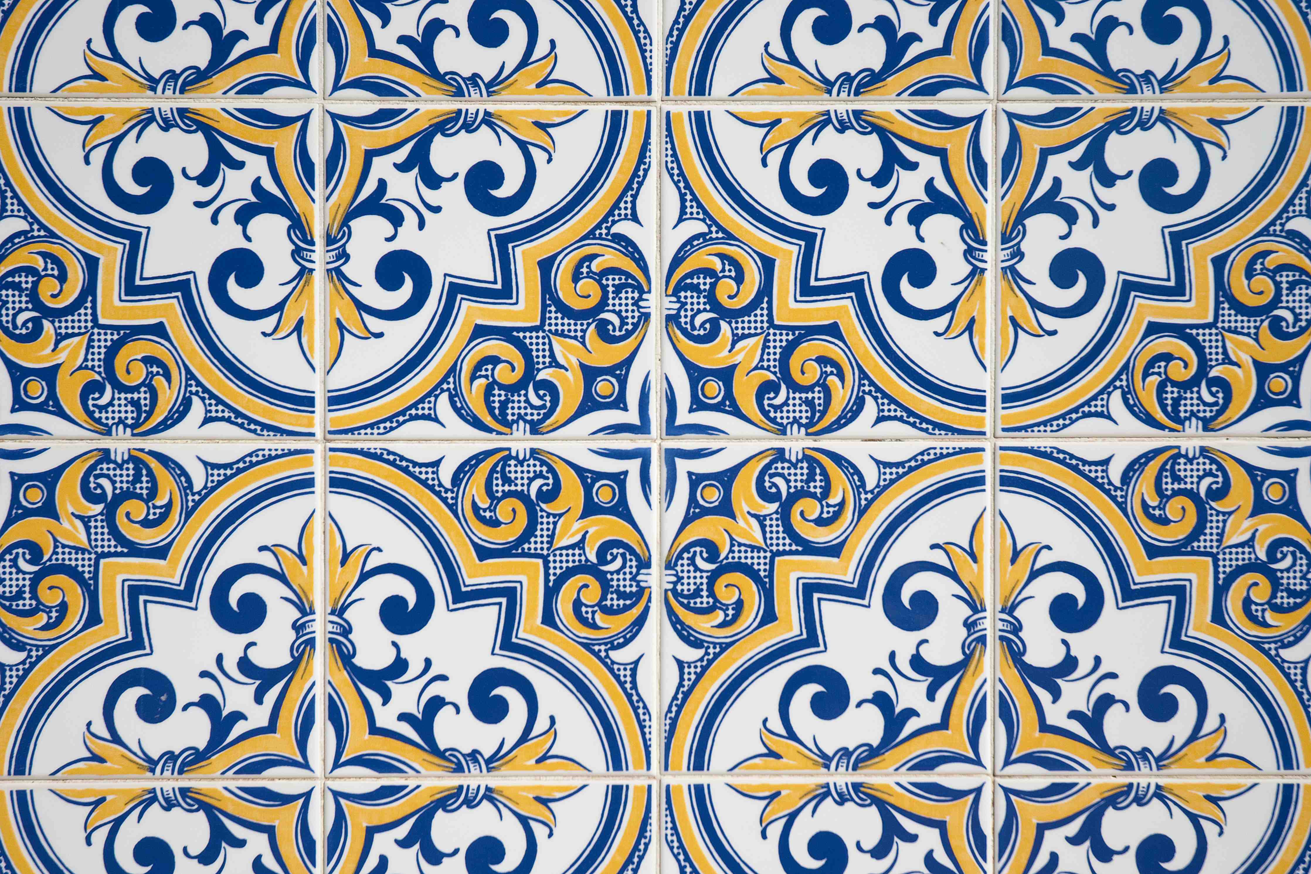 Wandverkleidung Bad-Blaue und Gelbe Kachelmuster