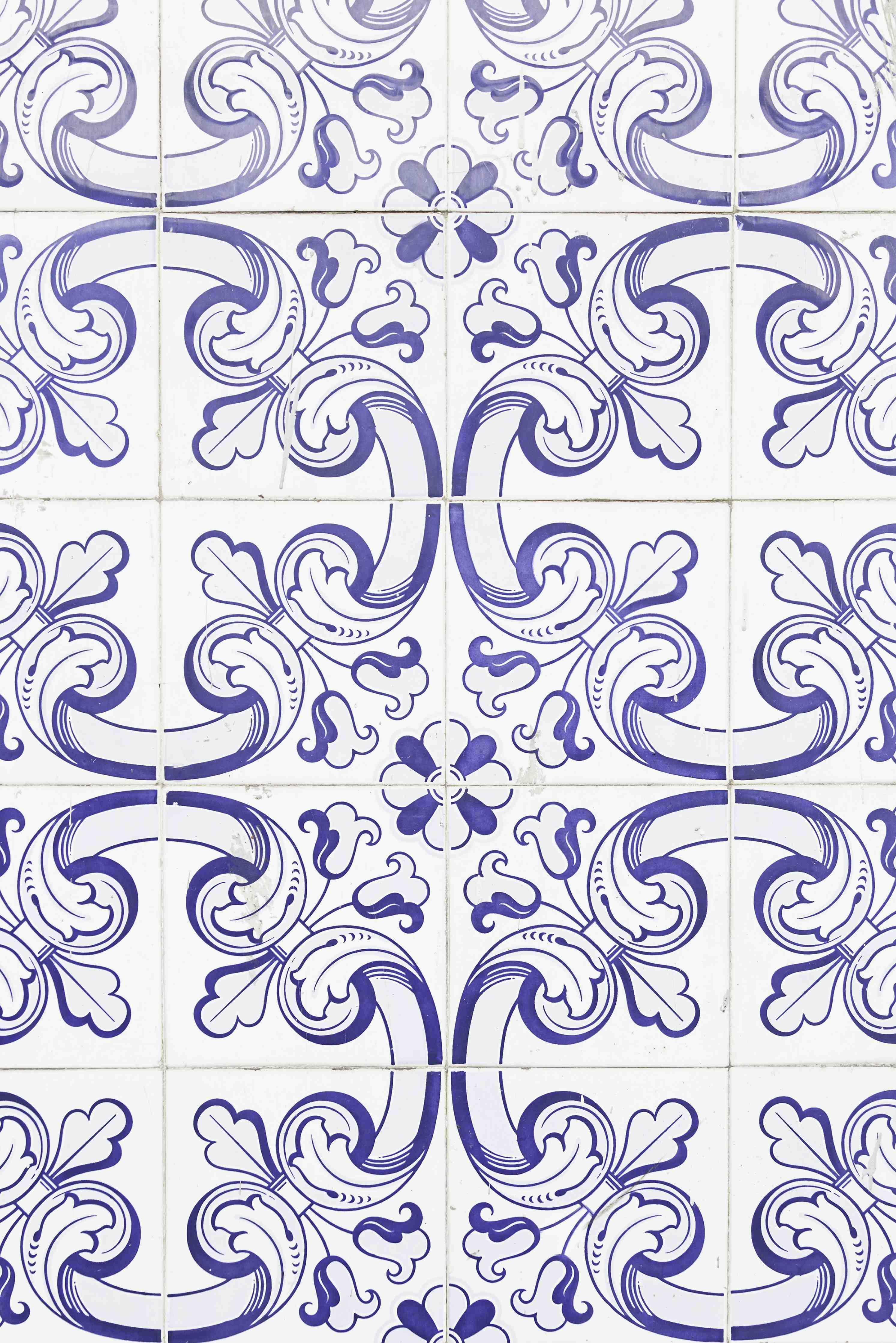 Wandverkleidung Bad-Blaue, ornamental verzierte Fliesentafel