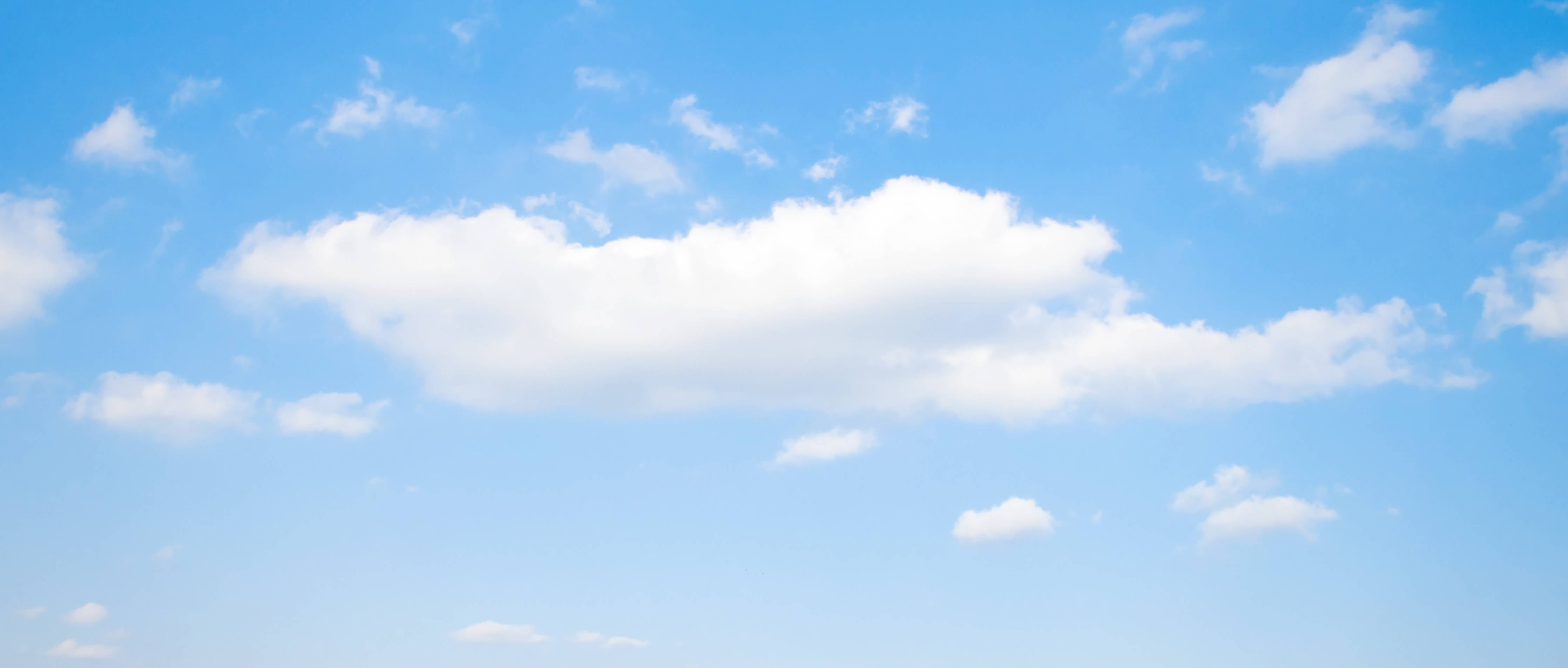 Wandverkleidung Bad-Blauer Himmel mit Grau-Wolken