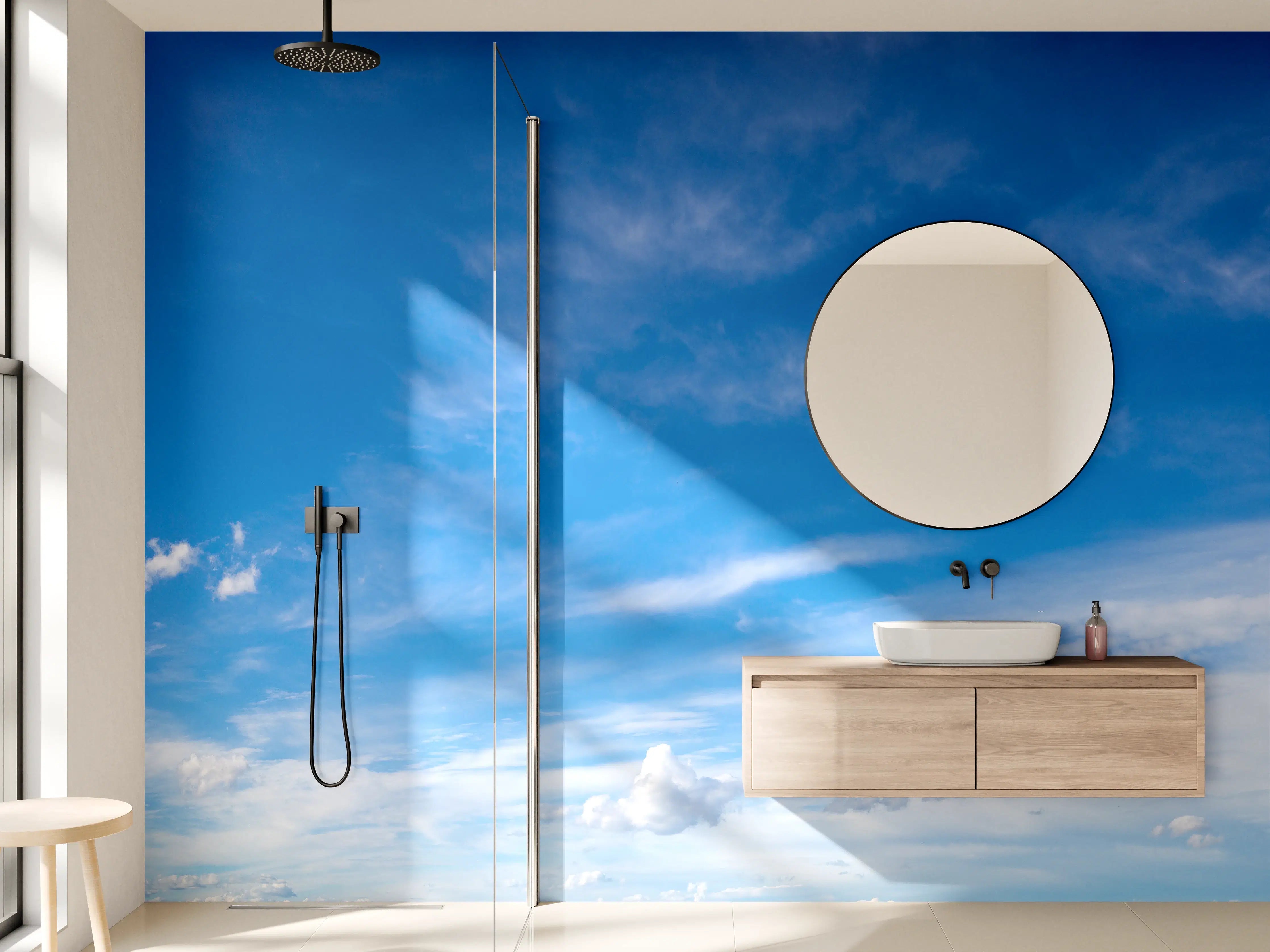 Wandverkleidung Bad - Blauer Himmel mit grauen Wolken