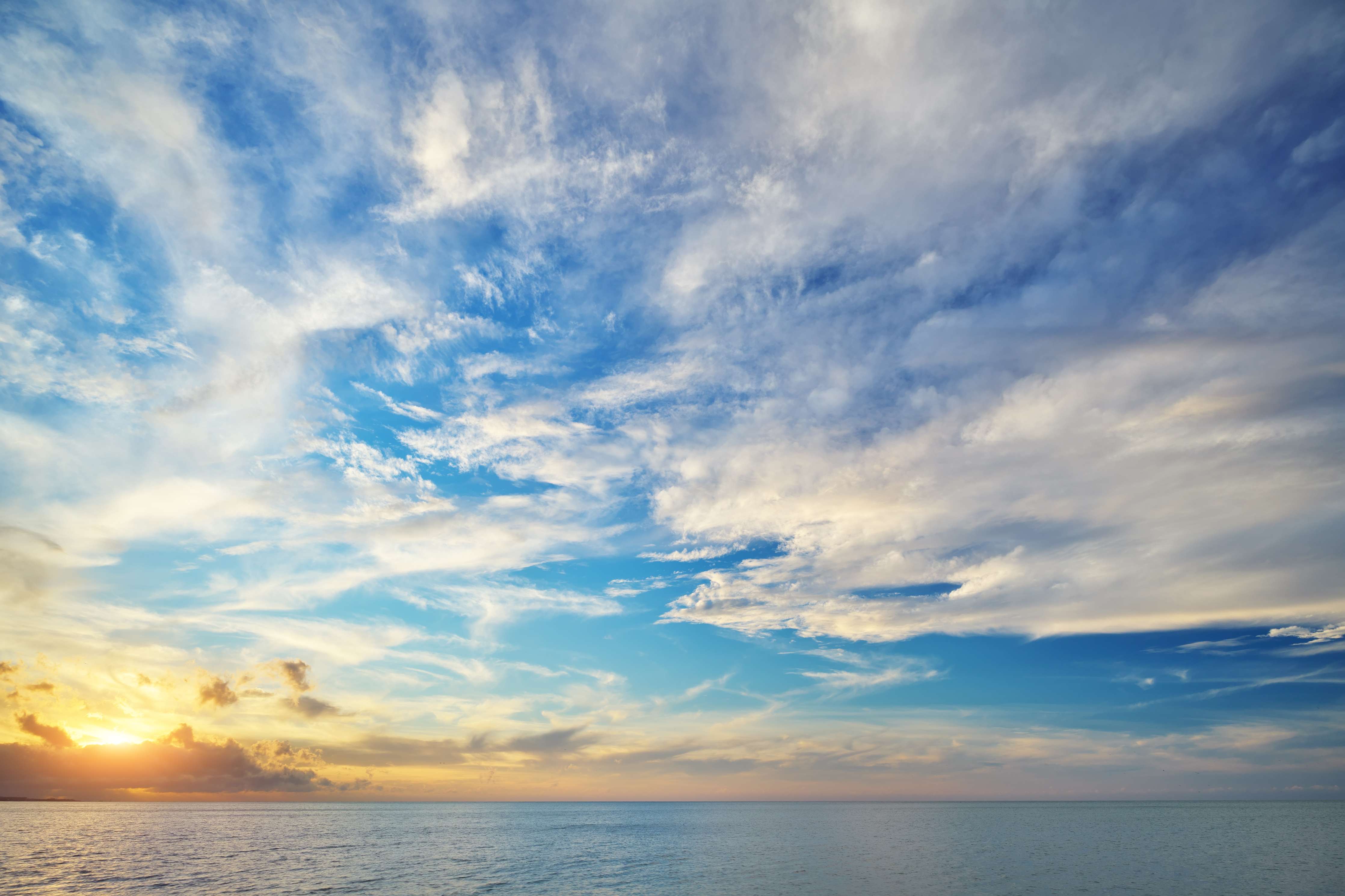 Wandverkleidung Bad-Blauer Himmel und Sonnenuntergang über dem Meer