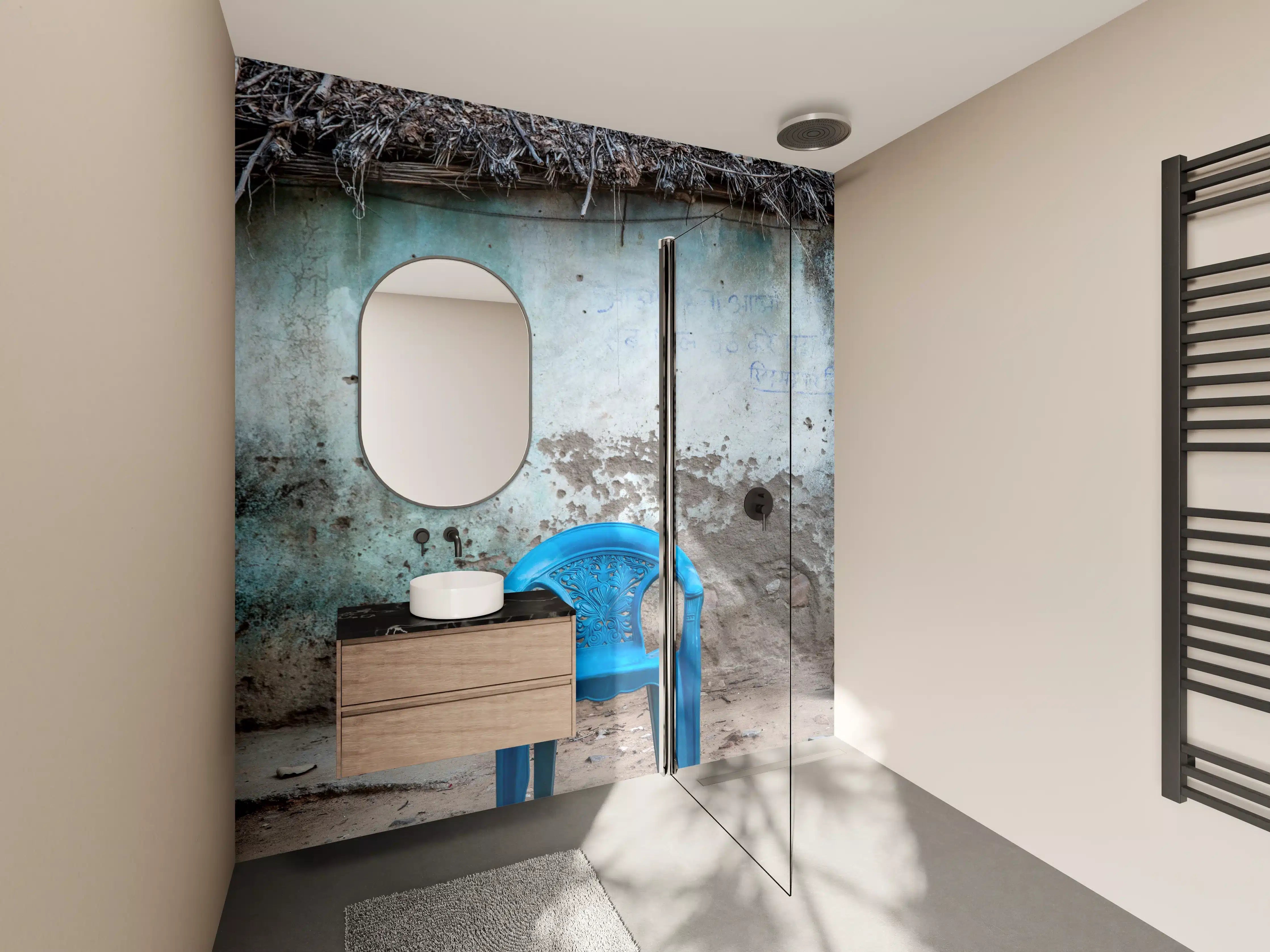 Wandverkleidung Bad - Blauer Stuhl vor alter Fassade