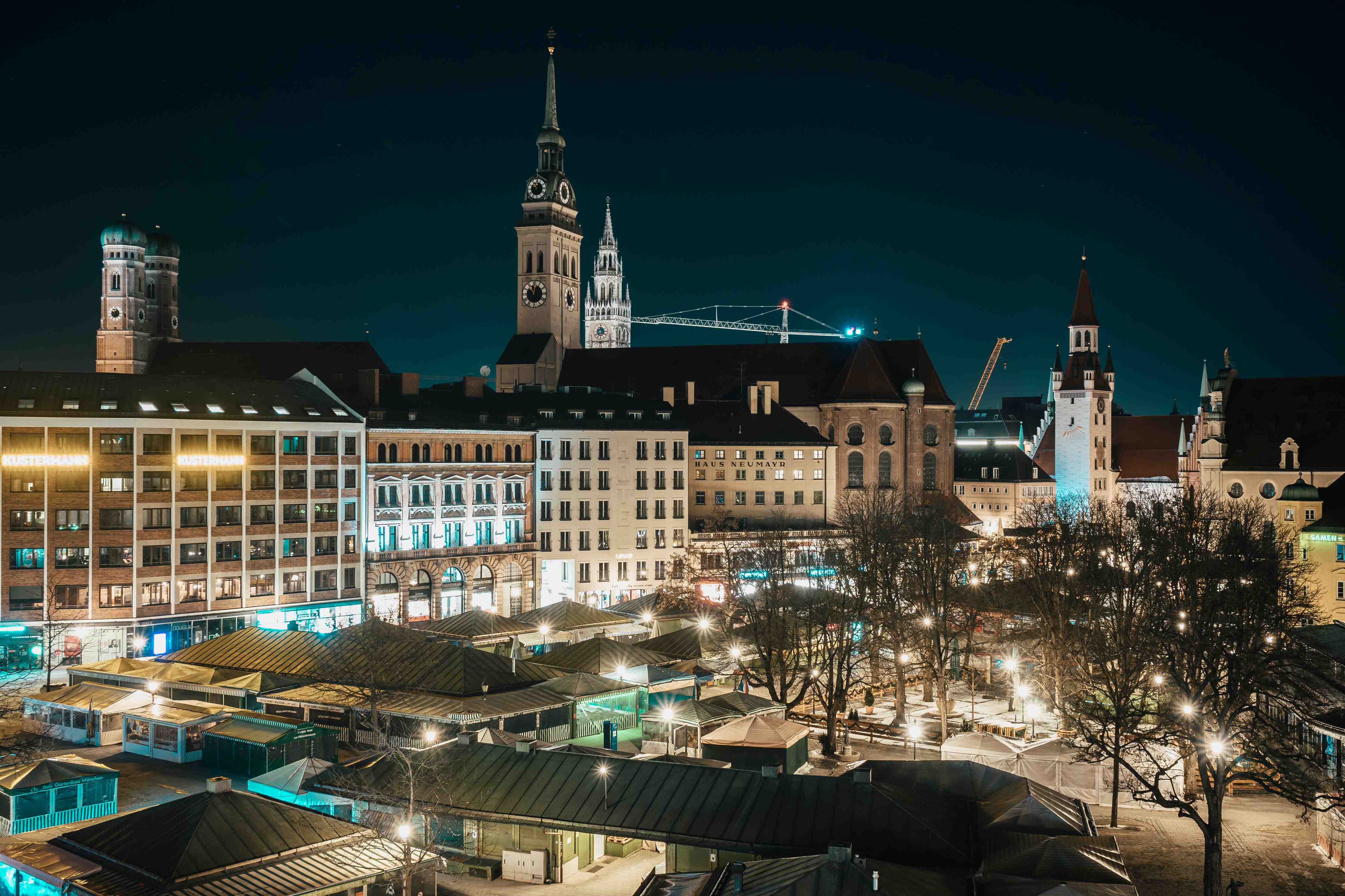 Wandverkleidung Bad-Blick über den Viktualienmarkt zur Frauenkirche - München