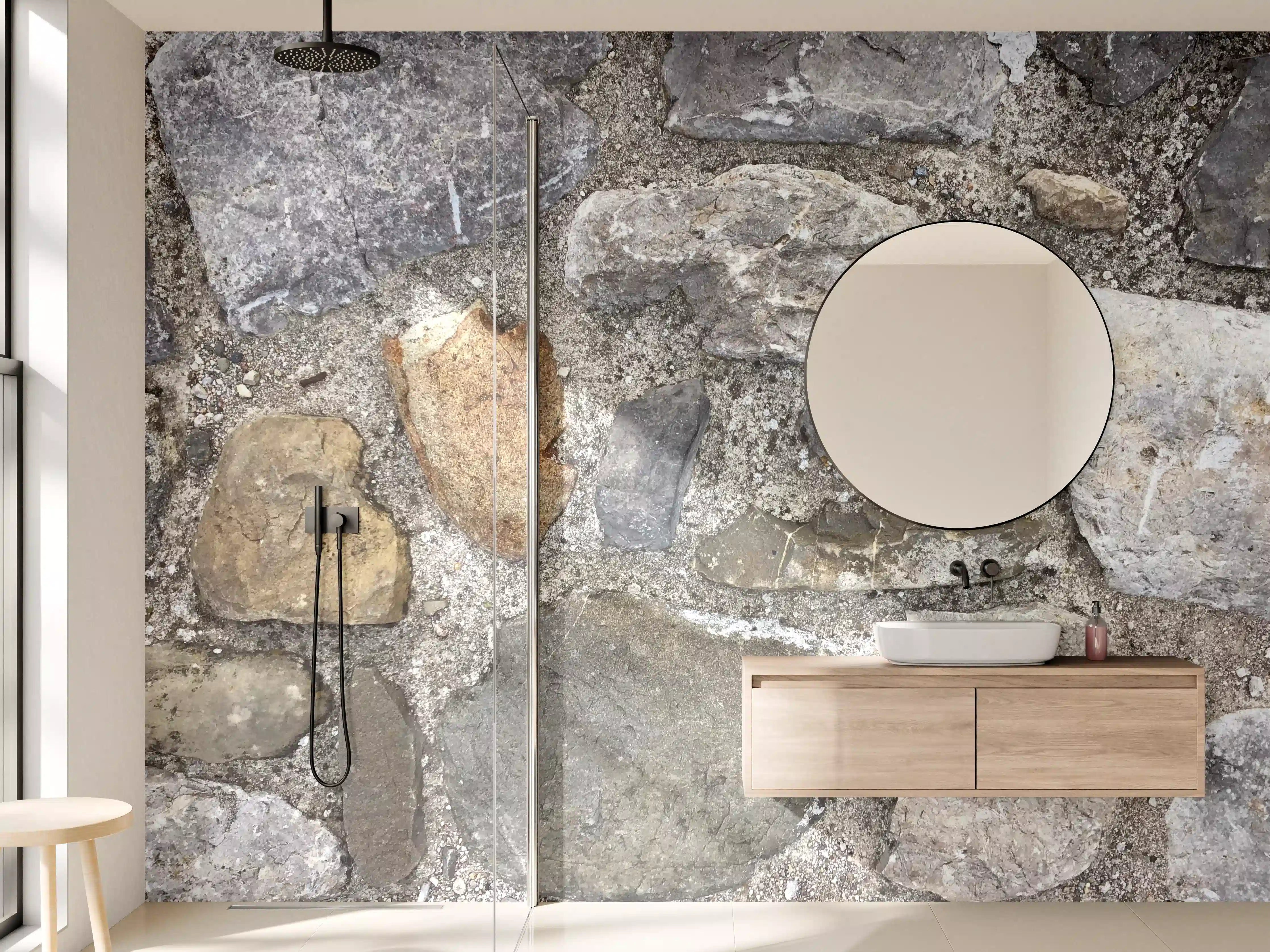 Wandverkleidung Bad - Bunte Natursteinmauer in Grau- & Weißtönen