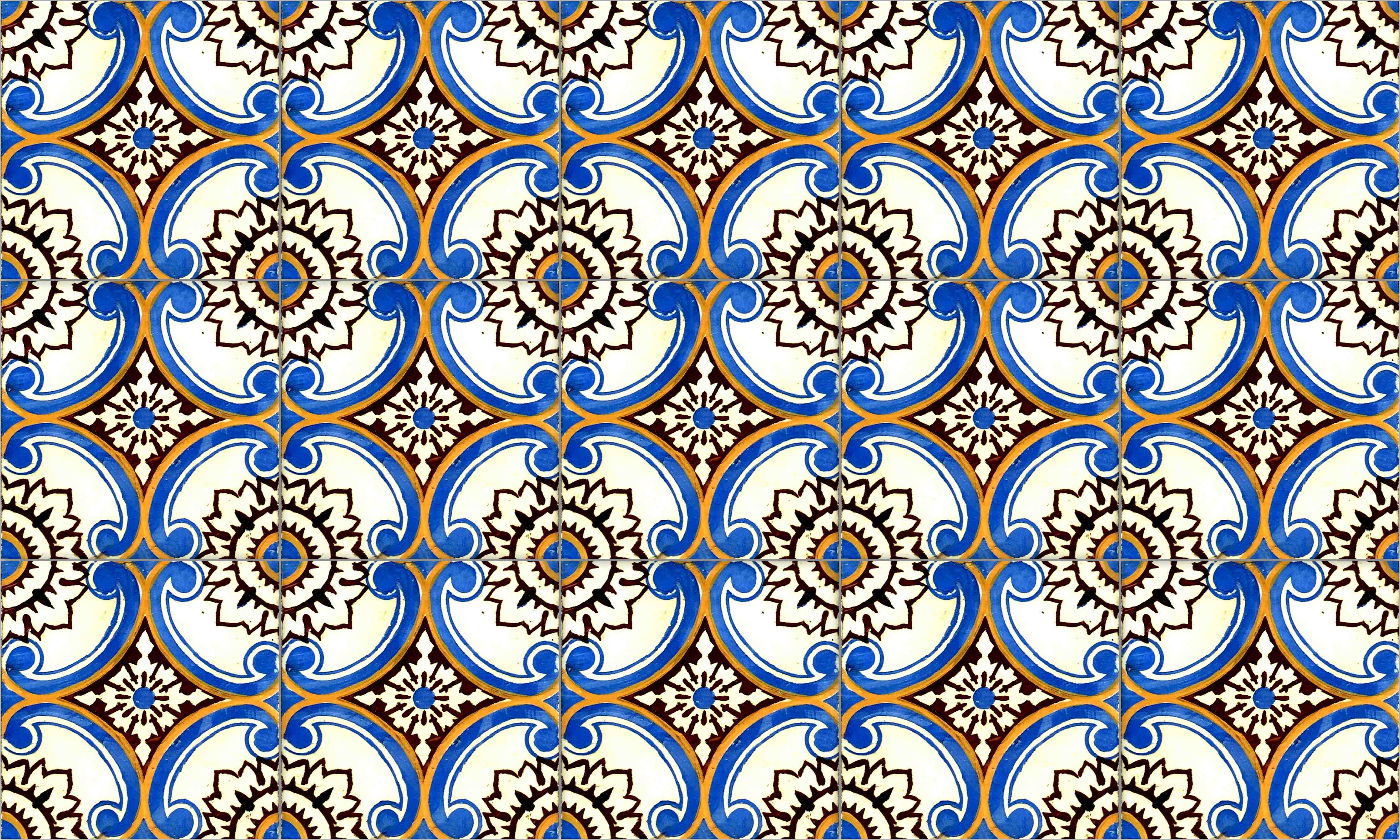 Wandverkleidung Bad-Bunte geometrische Fliesenmuster mit Blau, Weiß und Gold