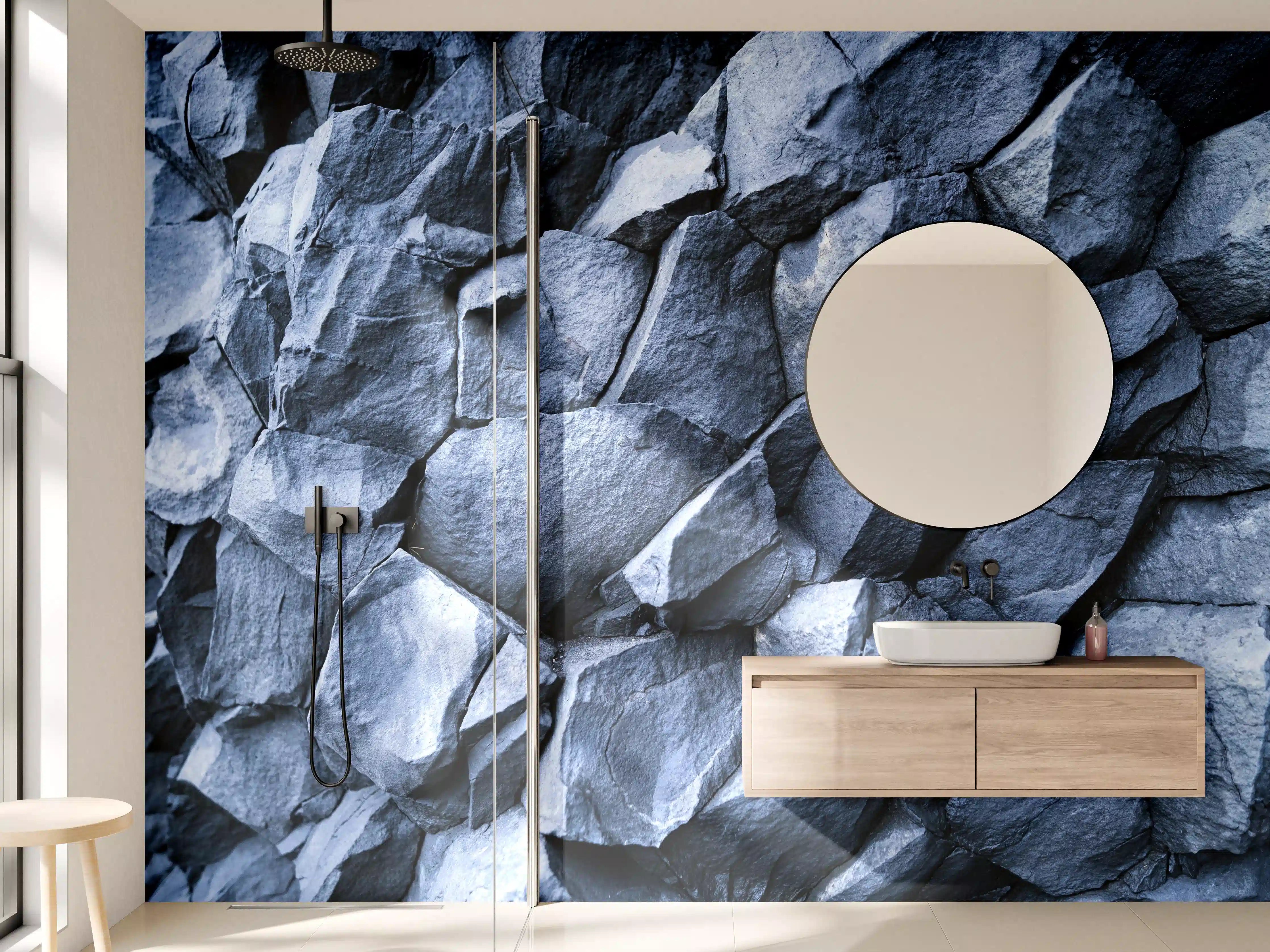 Wandverkleidung Bad - Dunkle Felsenwand mit strukturierter Oberfläche