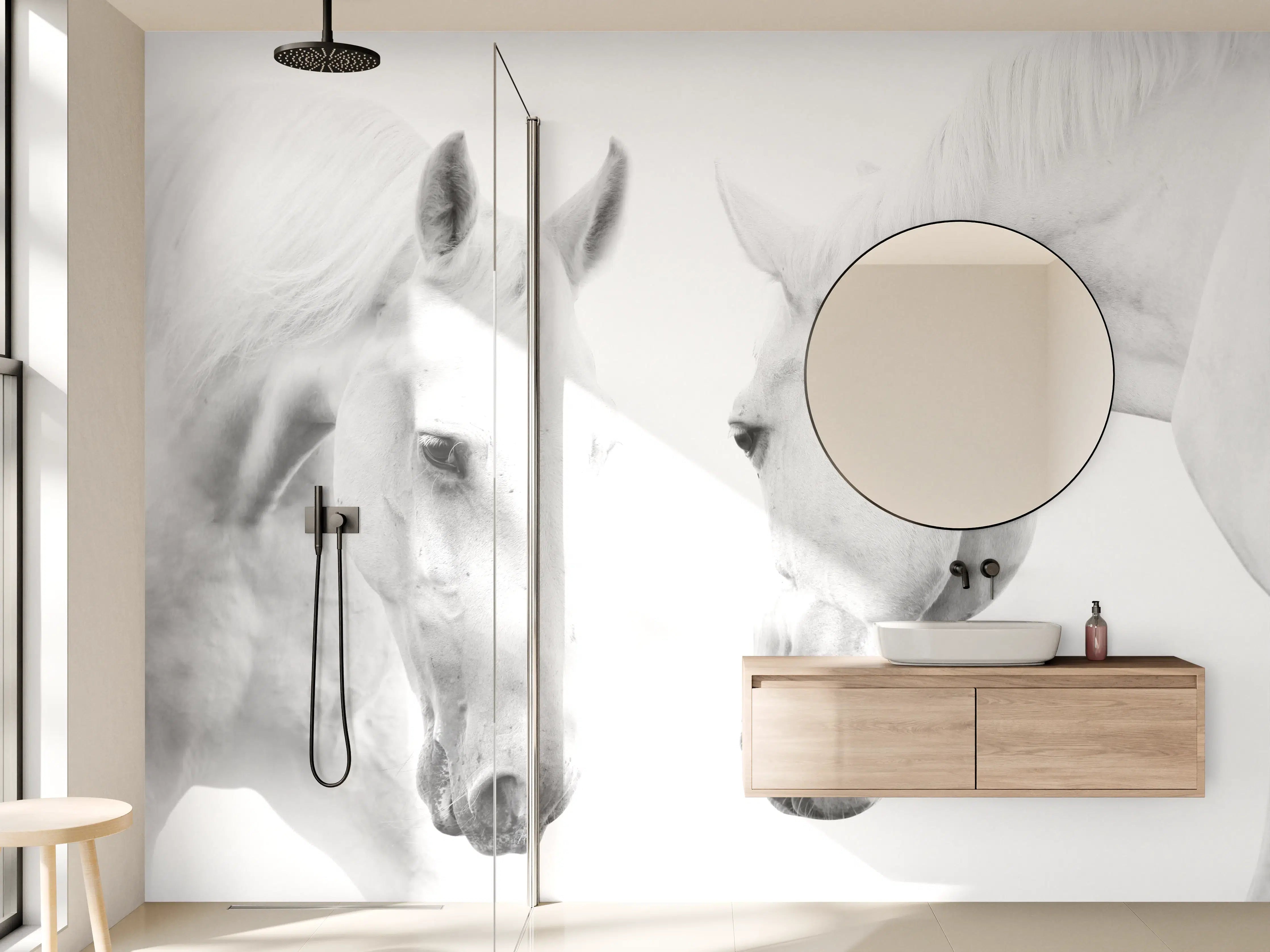 Wandverkleidung Bad - Elegante weiße Pferde in Nahaufnahme